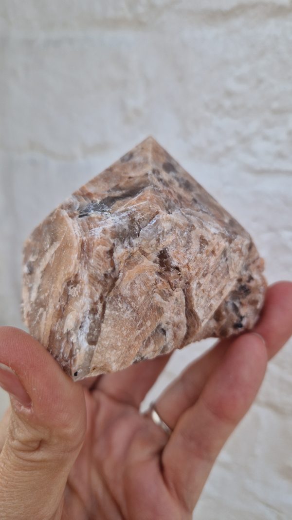 Moonstone cutbase point
